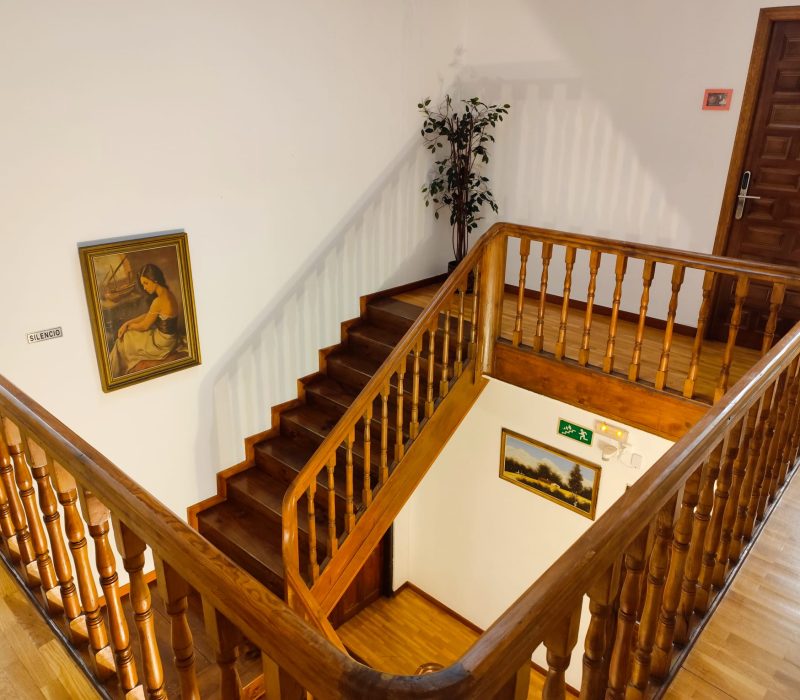 ESCALERA - Maria Moreno